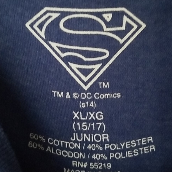 🔥 5/$20 Sale Superman junior's Tshirt XL 15/17 🔥 - Picture 3 of 4